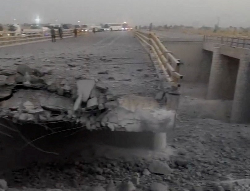 US Strikes Iran Bridges as Tehran Hits Back