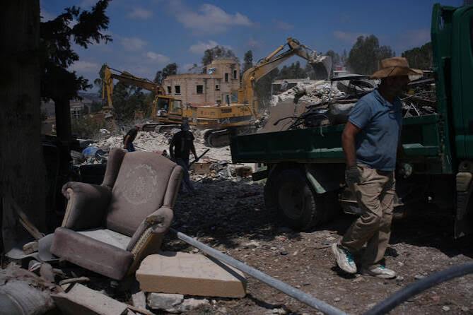 Lebanon Army Condemns Israeli Attacks in the South
