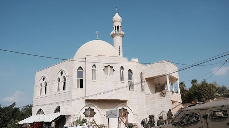 Israeli Settlers Torch Mosques in West Bank Amid Violence