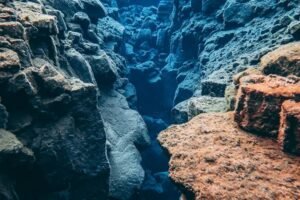 Deep sea gold kitchen forms in volcanic mineral deposits like the ones shown here